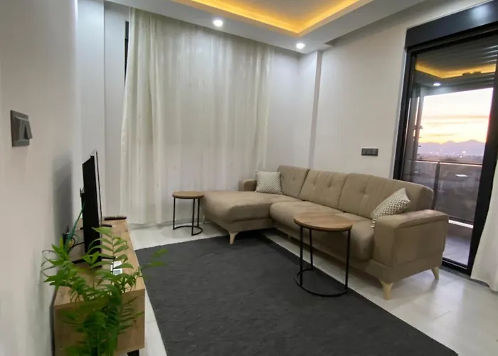 Antalya Havalimanina Yakin Havuzlu 1+1 Lux Daire